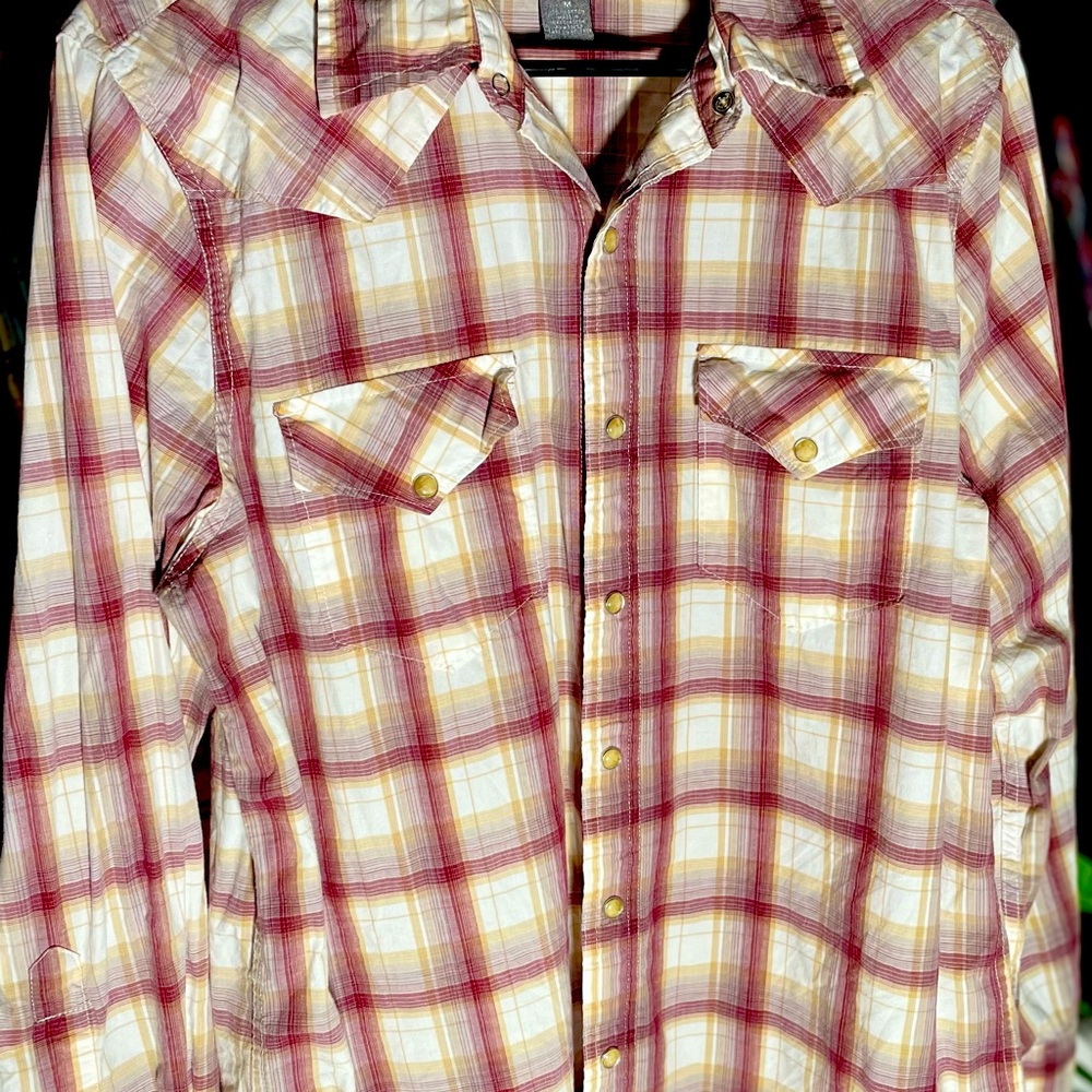 A Nice Men’s Shirt Medium Size Long Sleeve.